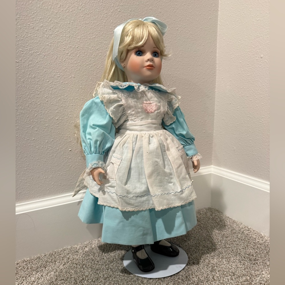 Marie Osmond Alice in Wonderland doll‎